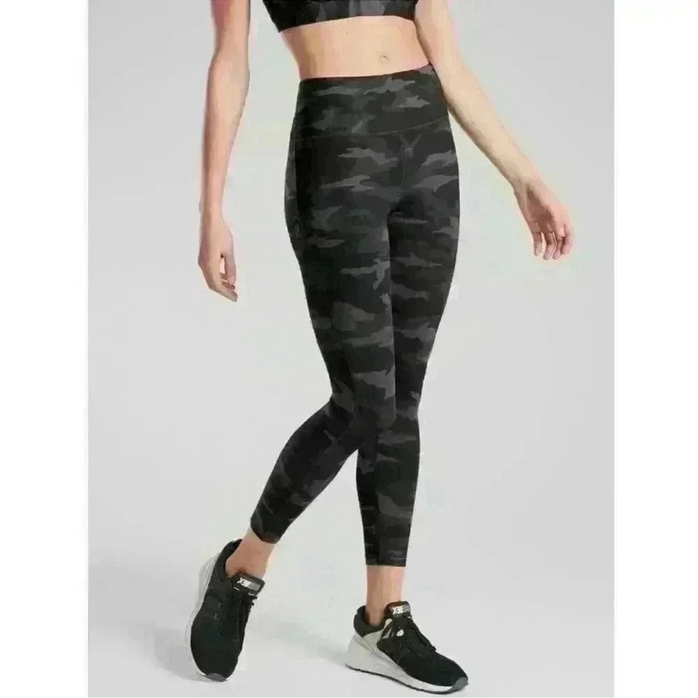Athleta Ultimate Stash Pocket Camo 7/8 Tight Leggings Women’s Size Small